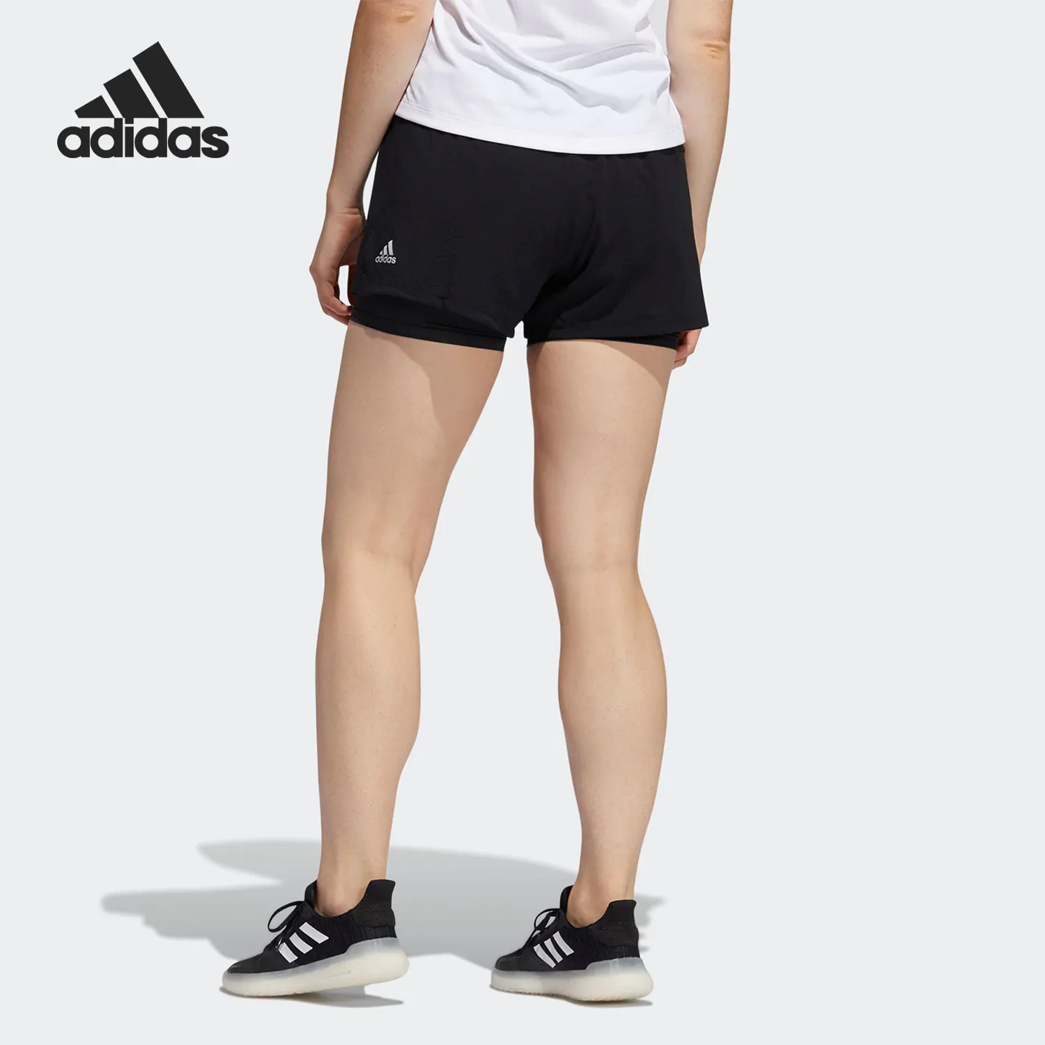 شورت رياضي كاجوال للجري للسيدات من Adidas للموسم الأصلي GM2778