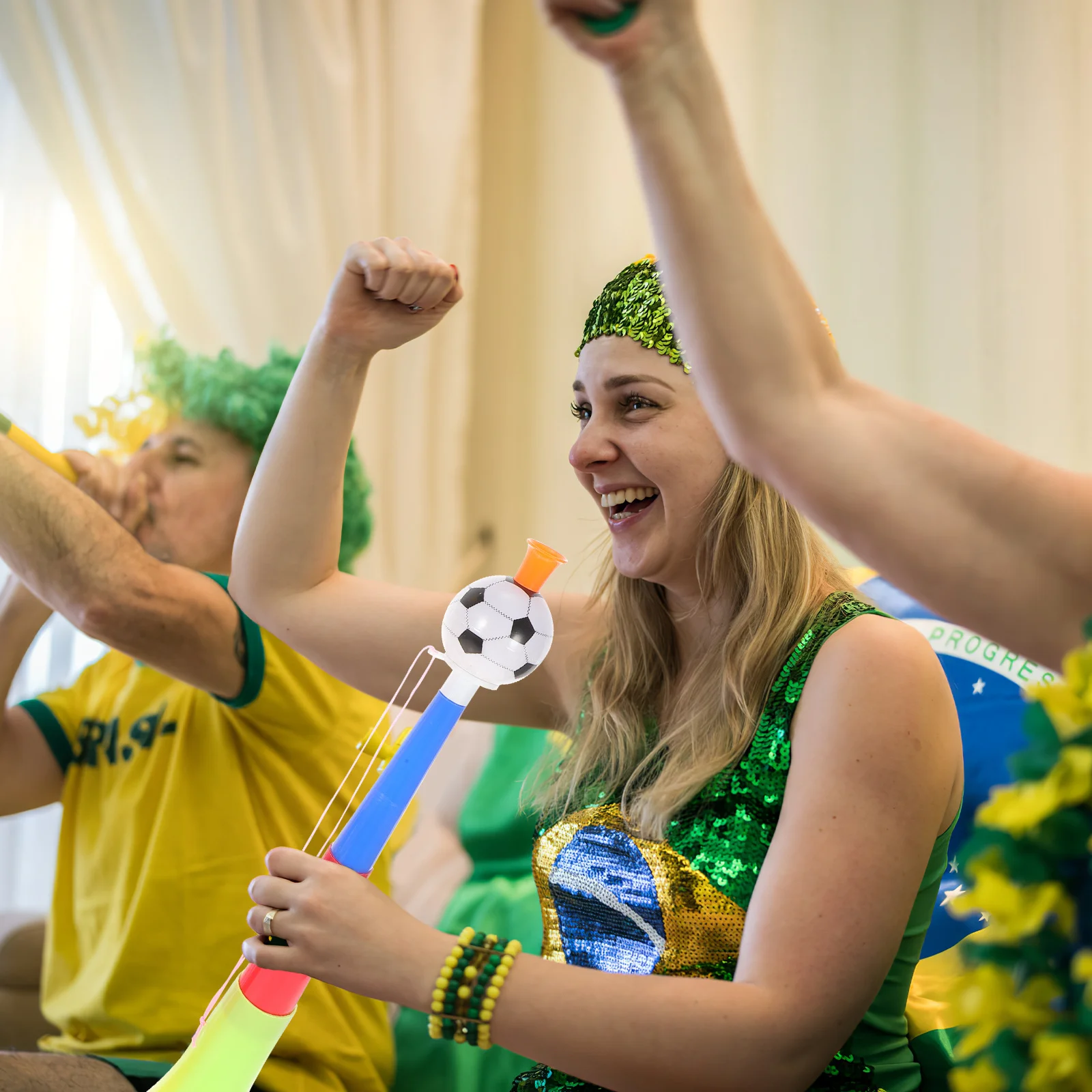 

4Pcs Retractable Soccer Trumpets Bright Plastic Football Horns Cheering Props for Games Festivals Parties Stadium Fans Horns