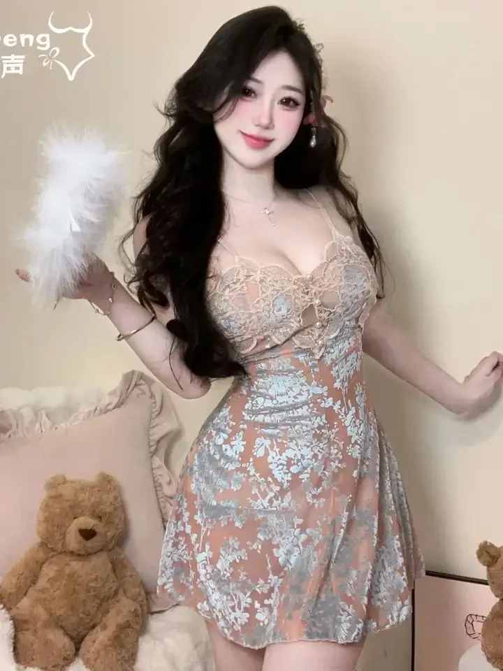 Camisola de lujo para mujer, camisón de verano con flores, cojín para el pecho francés, pijama Sexy de encaje de puro deseo, vestido elegante ERQ8