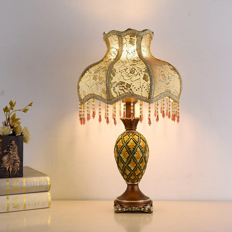 European luxury desk lamp American bedroom bedside lamp bedside table light luxury living room corner few wedding room creative