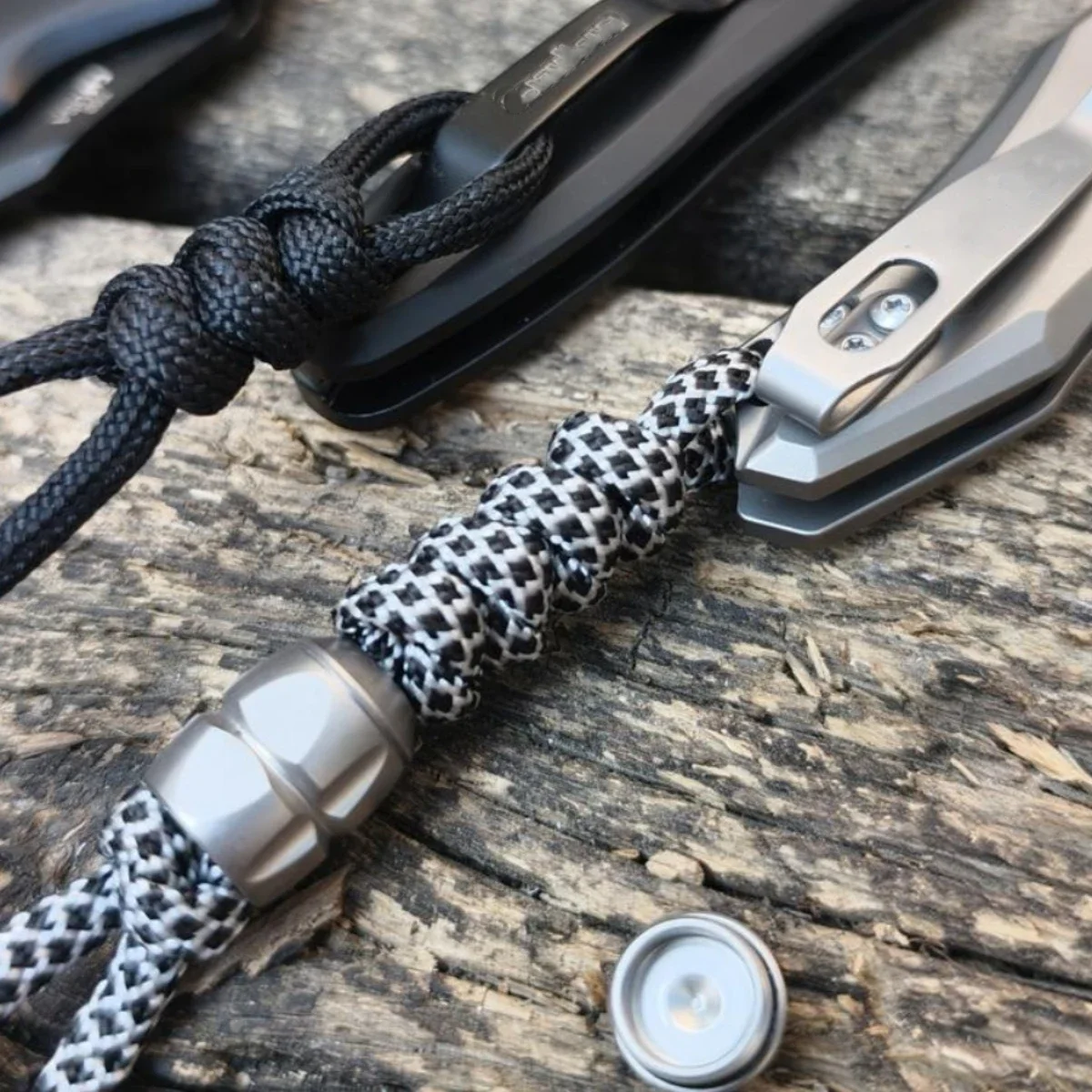 EDC Titanium Alloy Knife Beads A Pendant Paracord Outdoor DIY Decorations Camping Gear EDC Tools