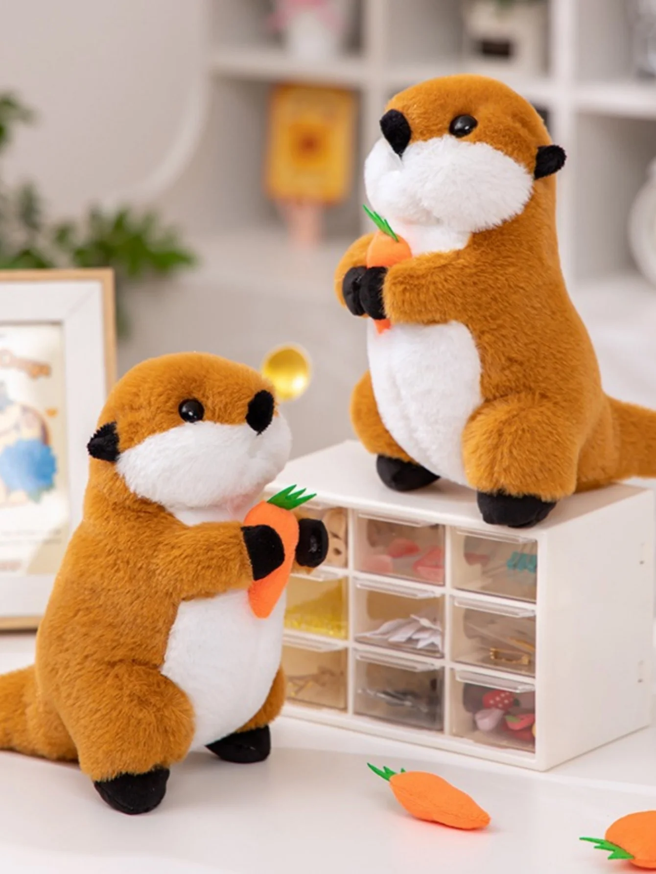 ラッコぬいぐるみ漫画ハグニンジンソフト動物人形女の子のためのなだめる枕家の装飾カワウソグッズ