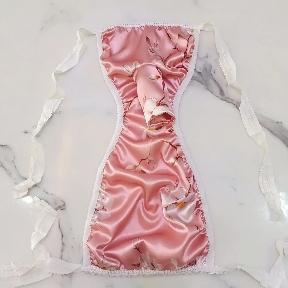 سراويل داخلية ناعمة لامعة للرجال سراويل داخلية حريرية ملمس قابلة للتعديل حزام خصر مثير BF زي FKK عرض حي للرقص حفلة خاصة