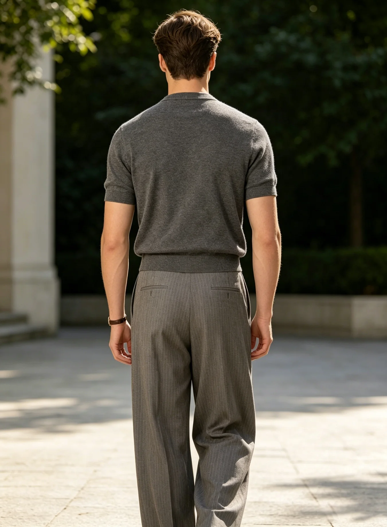 Men's short-sleeved shirts are suitable for the office, clie