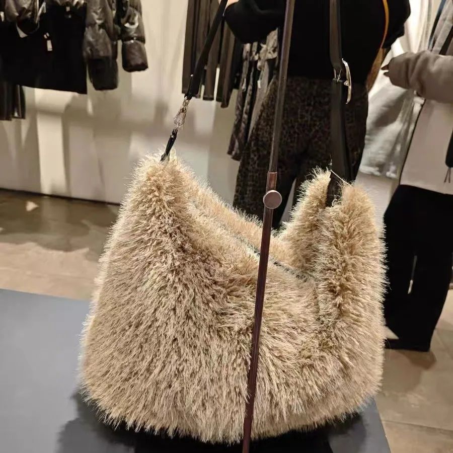 

Winter Plush Women Shoulder Bag Soft Warm Faux Fur Bags for Women Designer Handbags Large Capacity Shopper Tote Purses Female