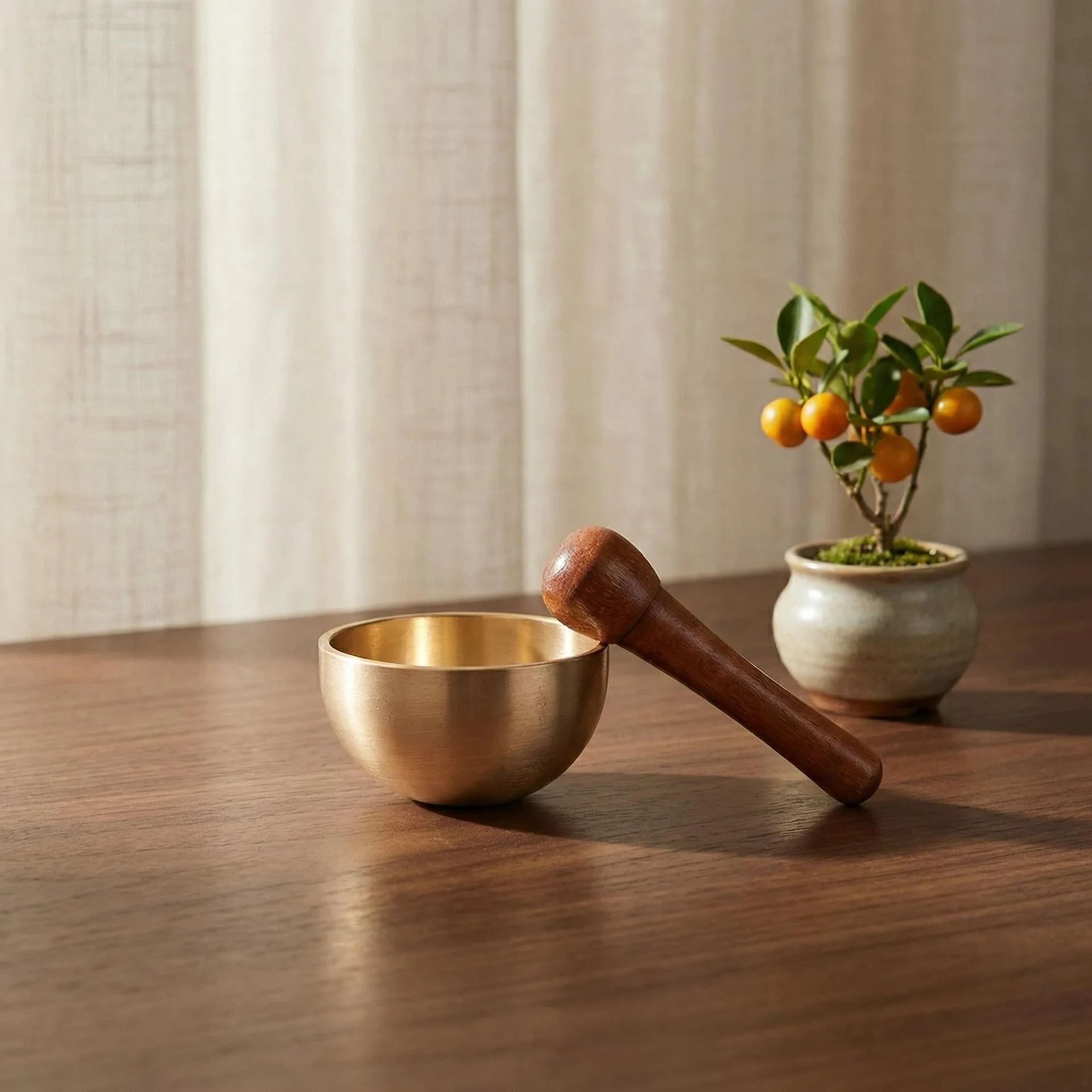 Original Intention Mini Messing-Klangschale, Klangschale zur Beruhigung, Handtherapie-Kupfer-Klangschale, Harmonischer Klang aus Sandelholz – Detail 4
