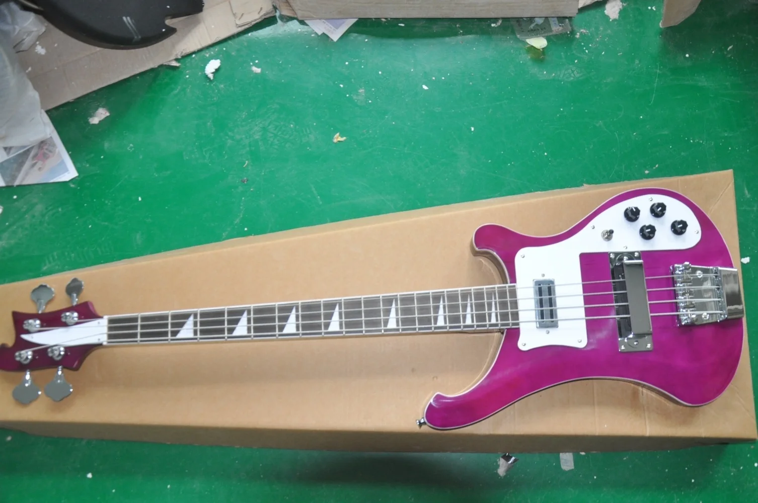 

Заводская электрогитара бас-гитары серии 4 фиолетового цвета высокого качества на складе