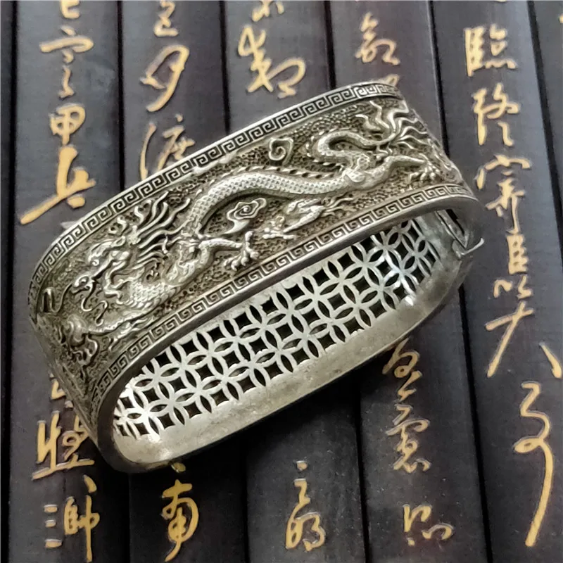 

White copper plated silver wide face carved bracelet 095245 coated with paste