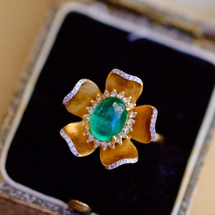

Vintage Italian Craft 925 Silver Brushed Emerald Flower Ring Two-tones Big Carat Semi-precious Gemstone High Art Jewelry Copy