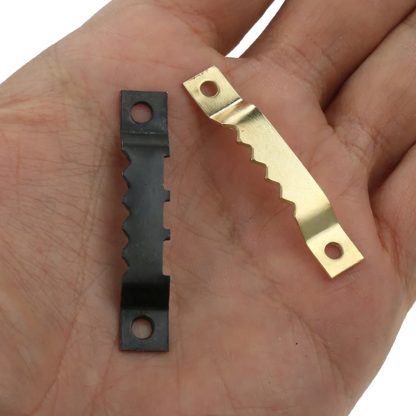 20Pcs Metal Sawtooth Picture Frame Hangers Exhibition Wedding Photo Wall Oil Painting Mirror Saw Tooth Hanging Hooks with Screws