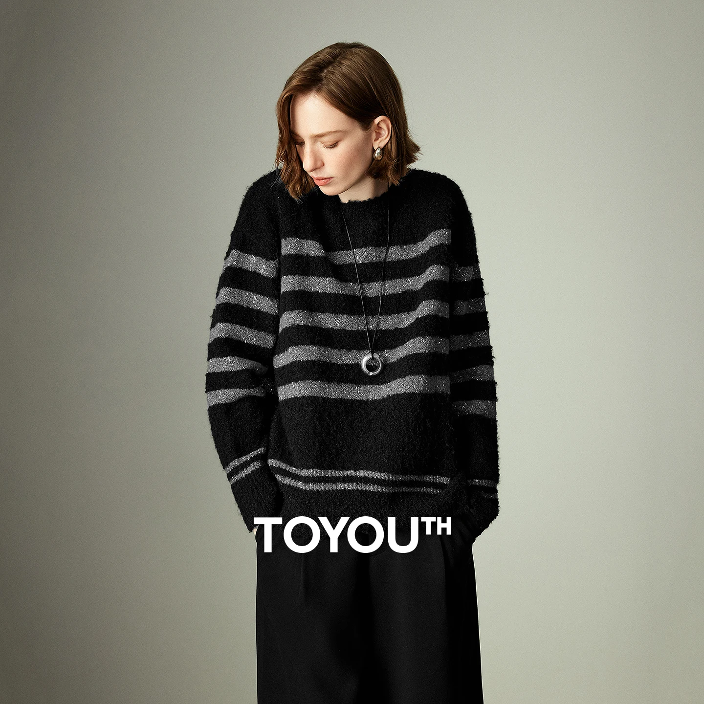 

Женский шерстяной свитер TOYOUTH, новинка зимы 2023, свободный топ с круглым вырезом в полоску из люрекса и ленивого стиля