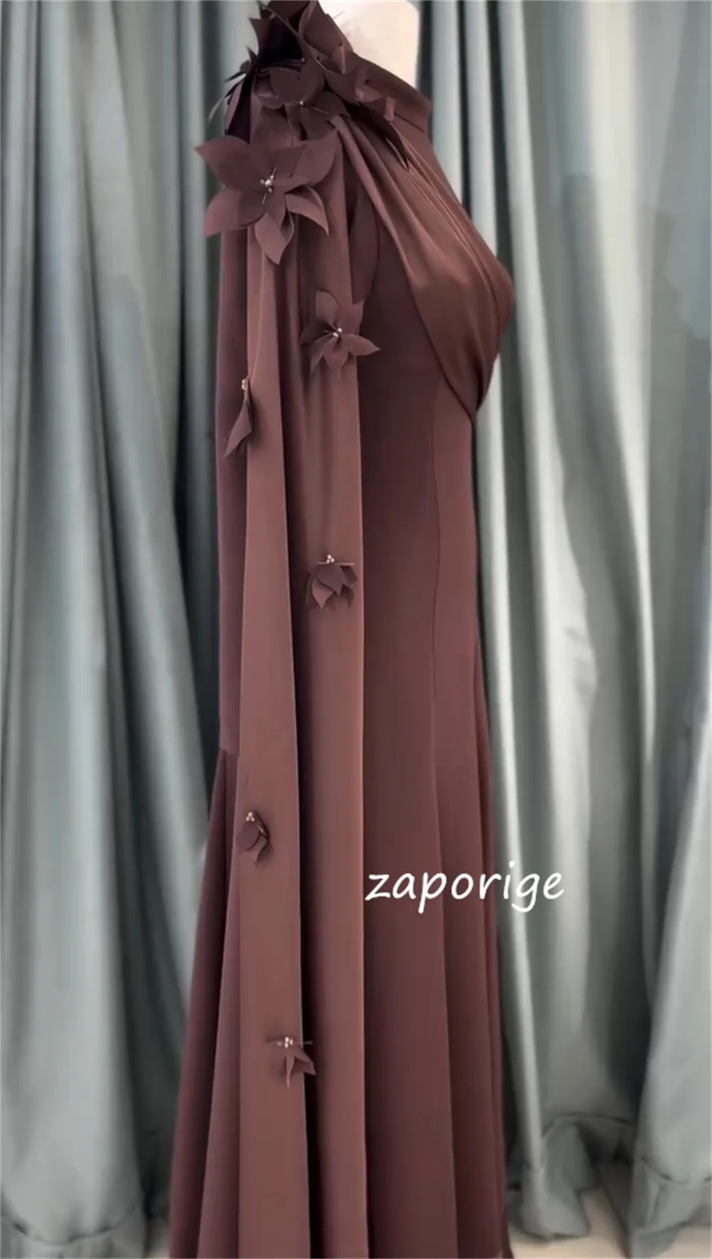 Abiti lunghi gioiello a trapezio con fiori pieghettati in jersey abbinati su misura Occasioni su misura Stile cinese Quinceanera squisito