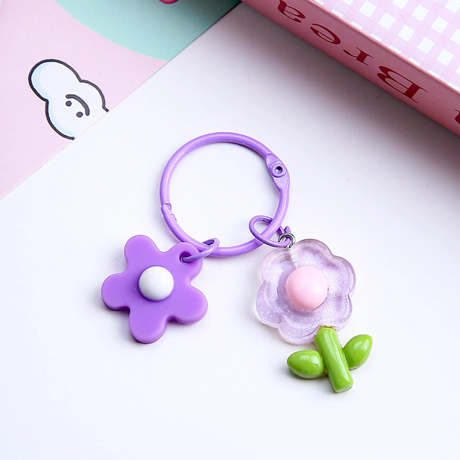 Decorative Keychain Cute Flower Pendant for School Bag Accessories Colorful Resin Key Ring Gift for Girls Students Trendy