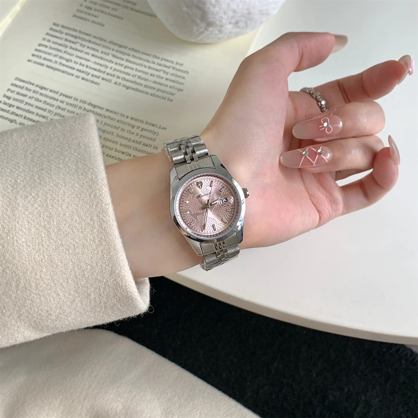 Different design Medieval niche dragon fruit texture with calendar round dial women's high-value women's watch