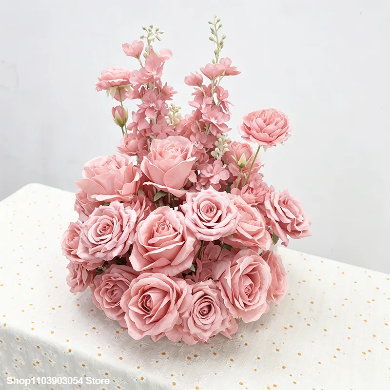 Luxuriöses Blumenarrangement aus roten Burgunderrosen und Delphinien für Hochzeitskulissen, Restaurant-Tischdekoration, Blumenball-Display – Detail 7