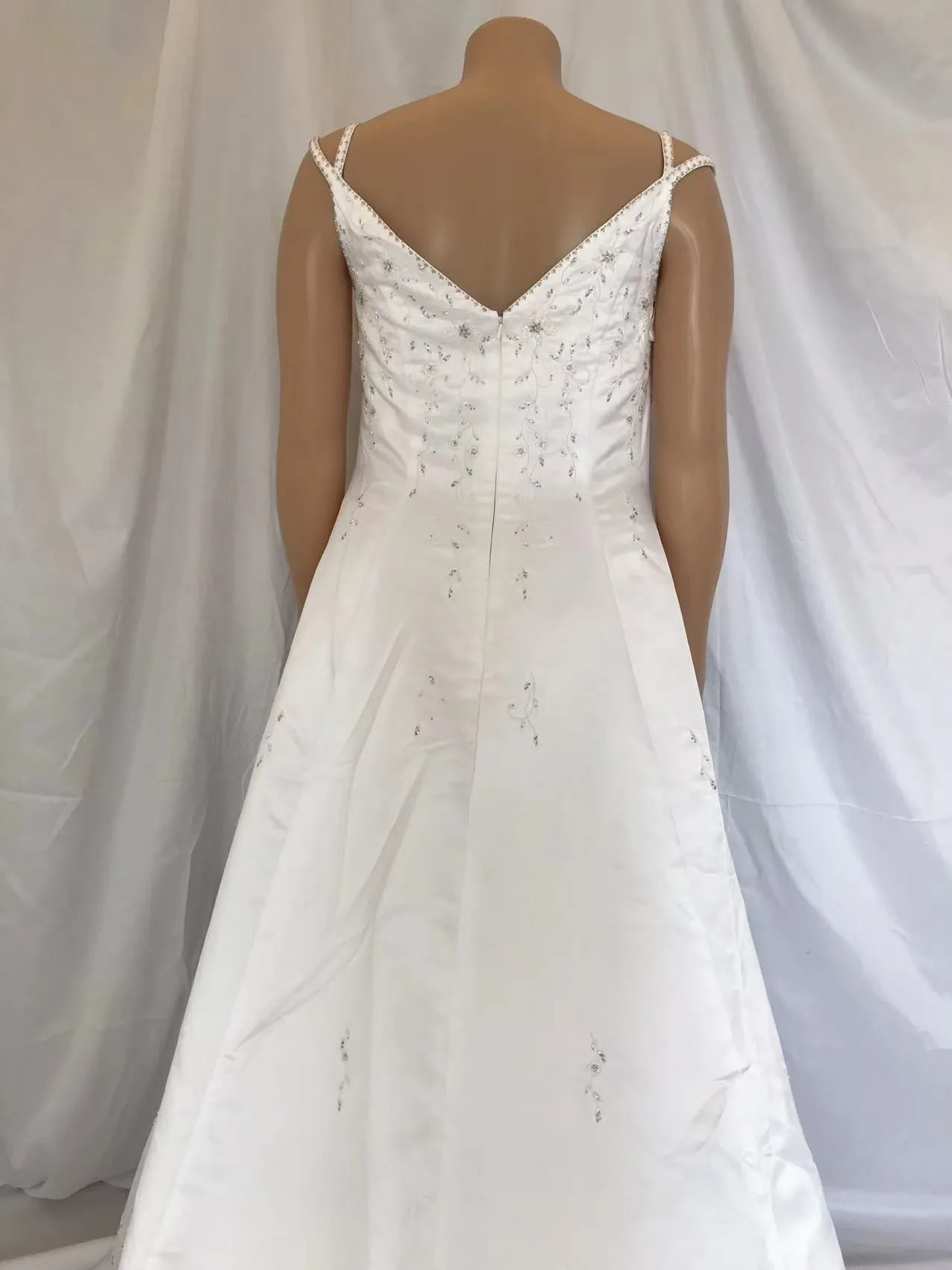 Instock Now Stock Sample Cleanrance Flawed satin Wedding Dresses Size 20  bridal gown sample sales