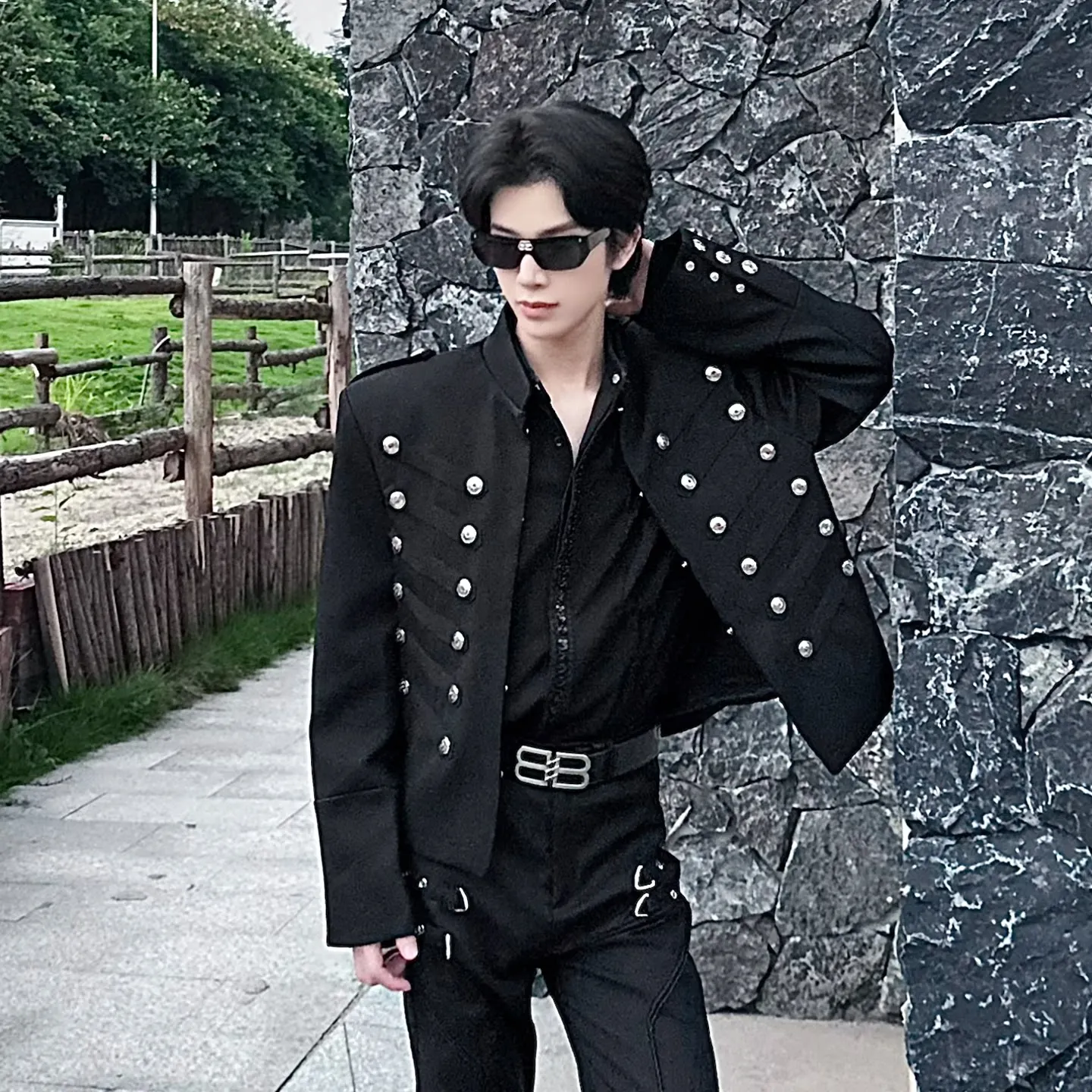 Men's Black Military Court Jacket with Stand Collar and Multiple Buttons for Regency Events and Theatrical Fashion