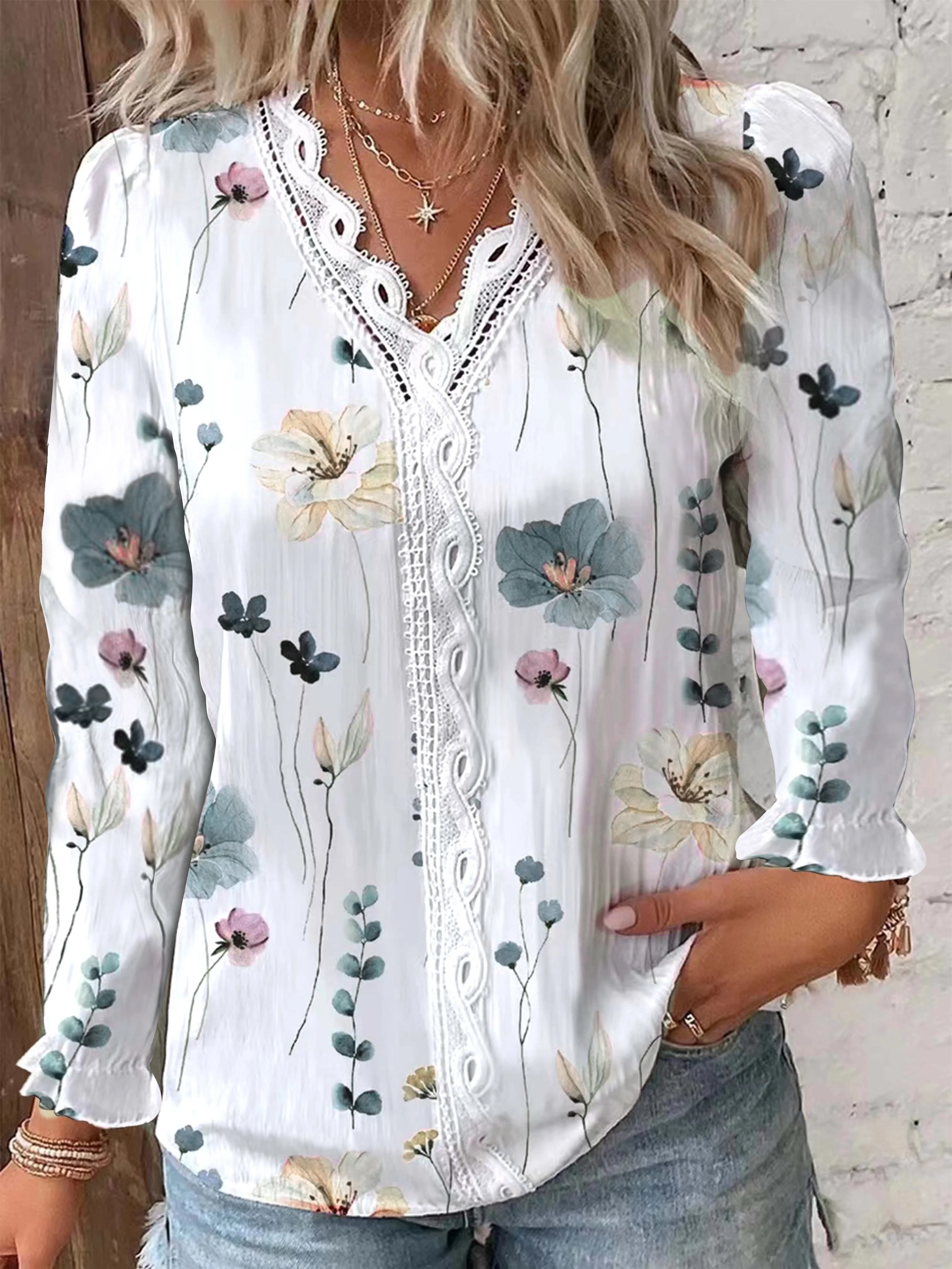 Plus size printed clothing, loose and personalized new style V-neck Lace Patchwork Printed Top