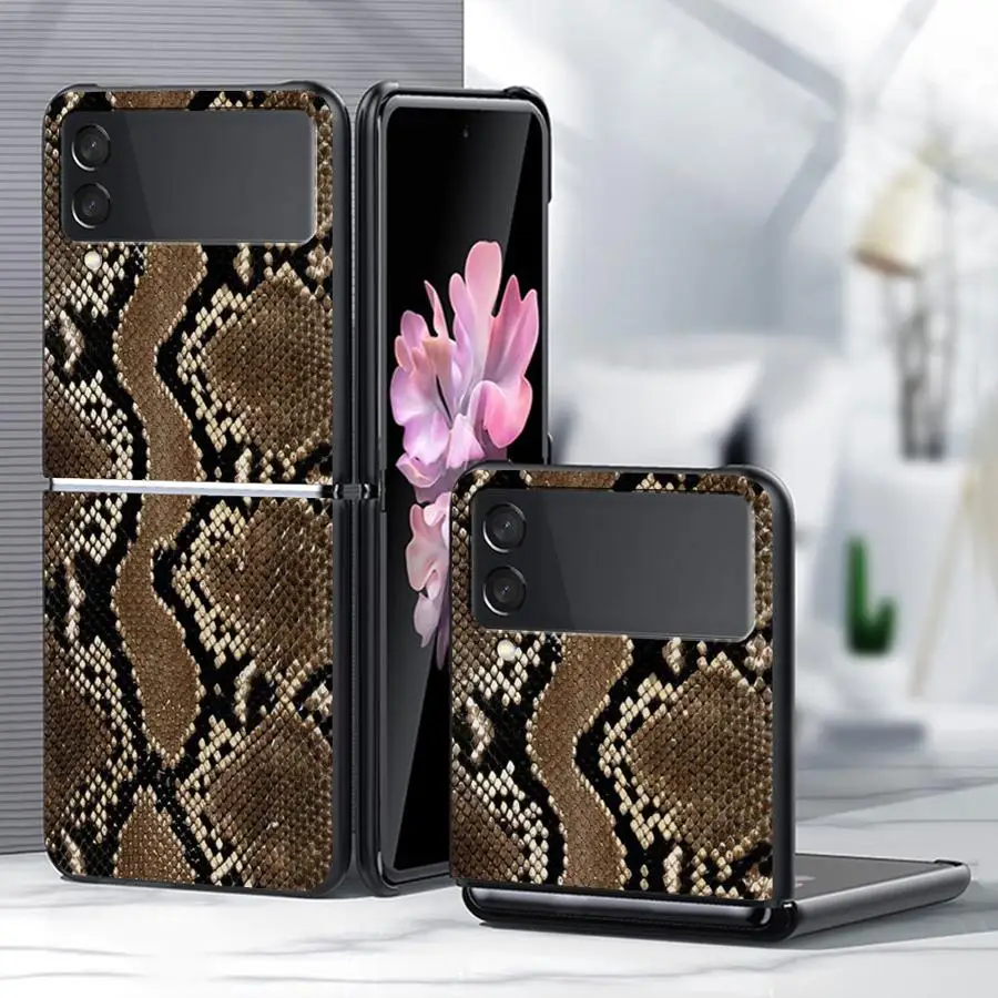 Чехол для Samsung Galaxy Z Flip 8, Z Flip 7, 6, 5, 4, 3, Flip6, Flip4, Flip7 FE, Flip3, Flip5 с узором под кожу питона