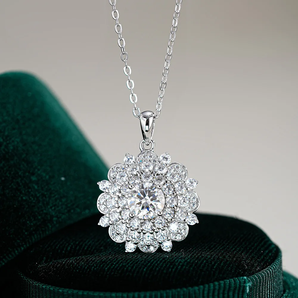

18K Gold Pendant, Moissanite Necklace, Ladies' Sunflower Classic Six Claw Snowflake, Platinum PT950 Diamond Collarbone Chain