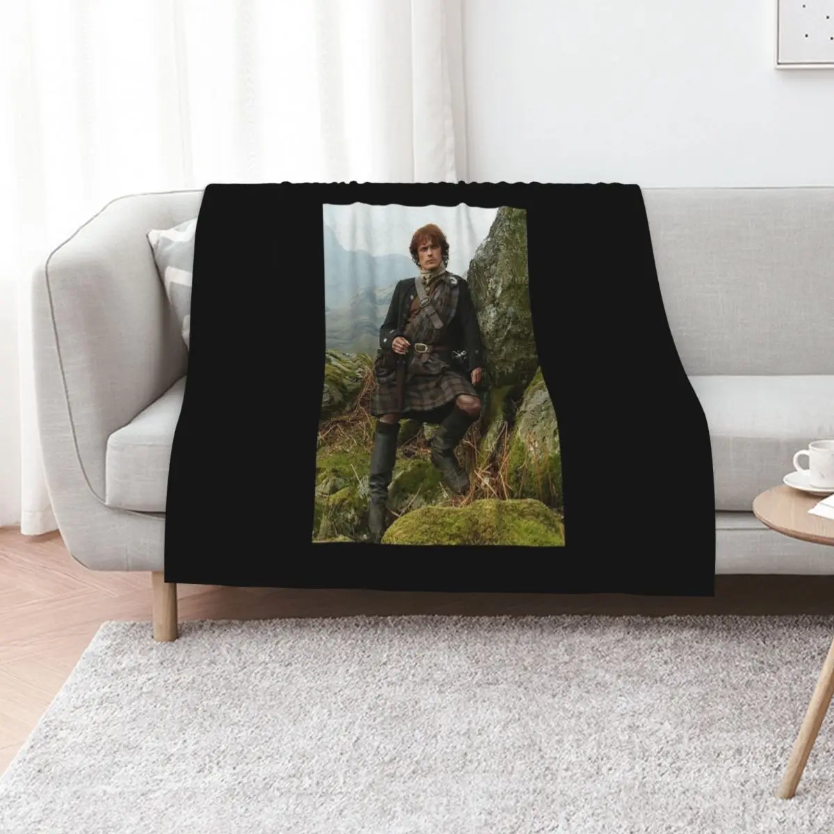 

Pose Cool Throw Blanket Flannels Thermal Soft Plaid on the sofa Blankets