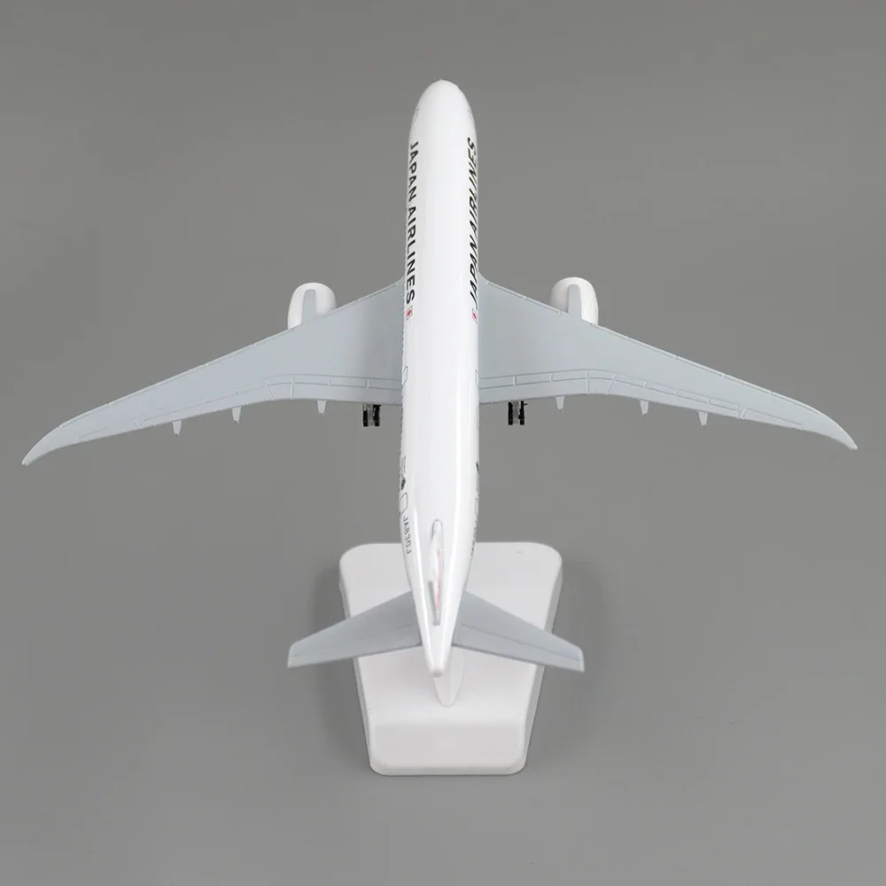 18cm Aircraft Boeing 787 Japan Airlines Alloy Plane B787 with Wheel Model Toys Children Kids Gift for Collection Decorations