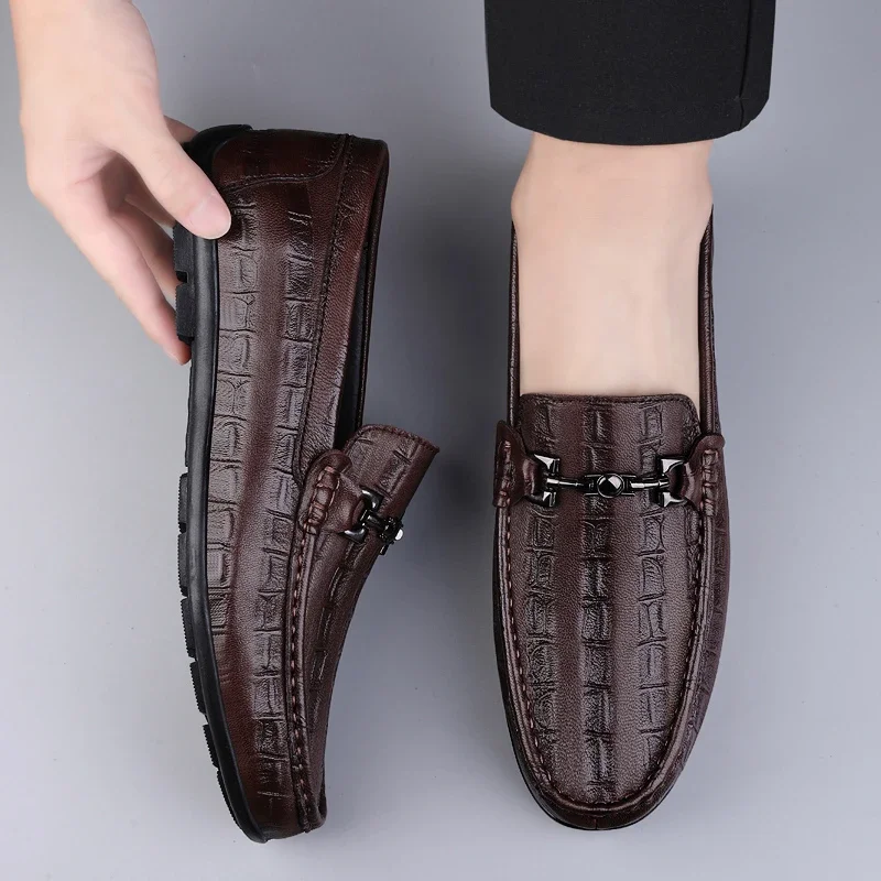 Mocassins básicos de couro liso masculino, sapato de escorregar, sapato leve casual, masculino, outono, 2023