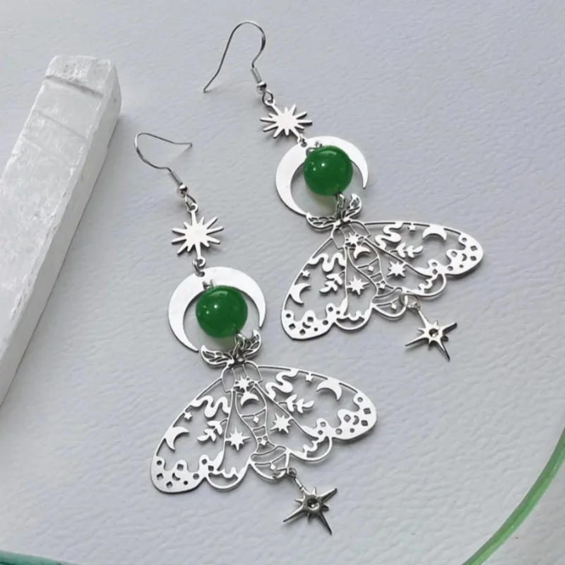 2 قطع رائعة الهيكل العظمي العثة نجمة القمر البوهيمي نمط الحجر الطبيعي معدن فضي اللون الأخضر اللون مطرز استرخى أقراط