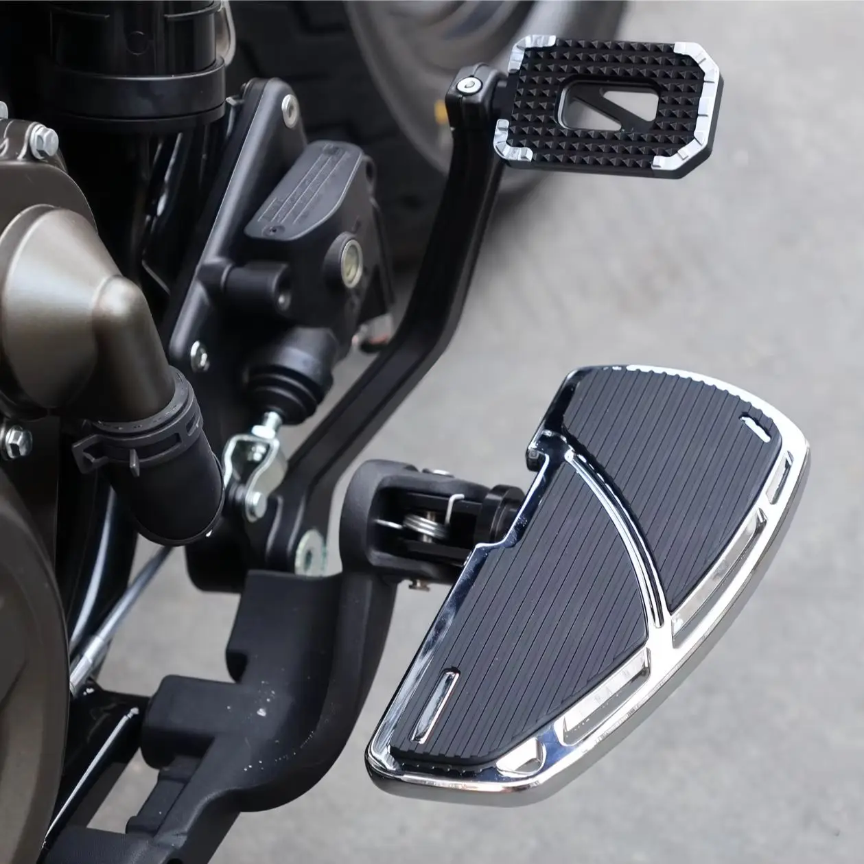 For GL1800 Gold Wing special modification accessories - enlarged footrest - silicone anti-slip coating