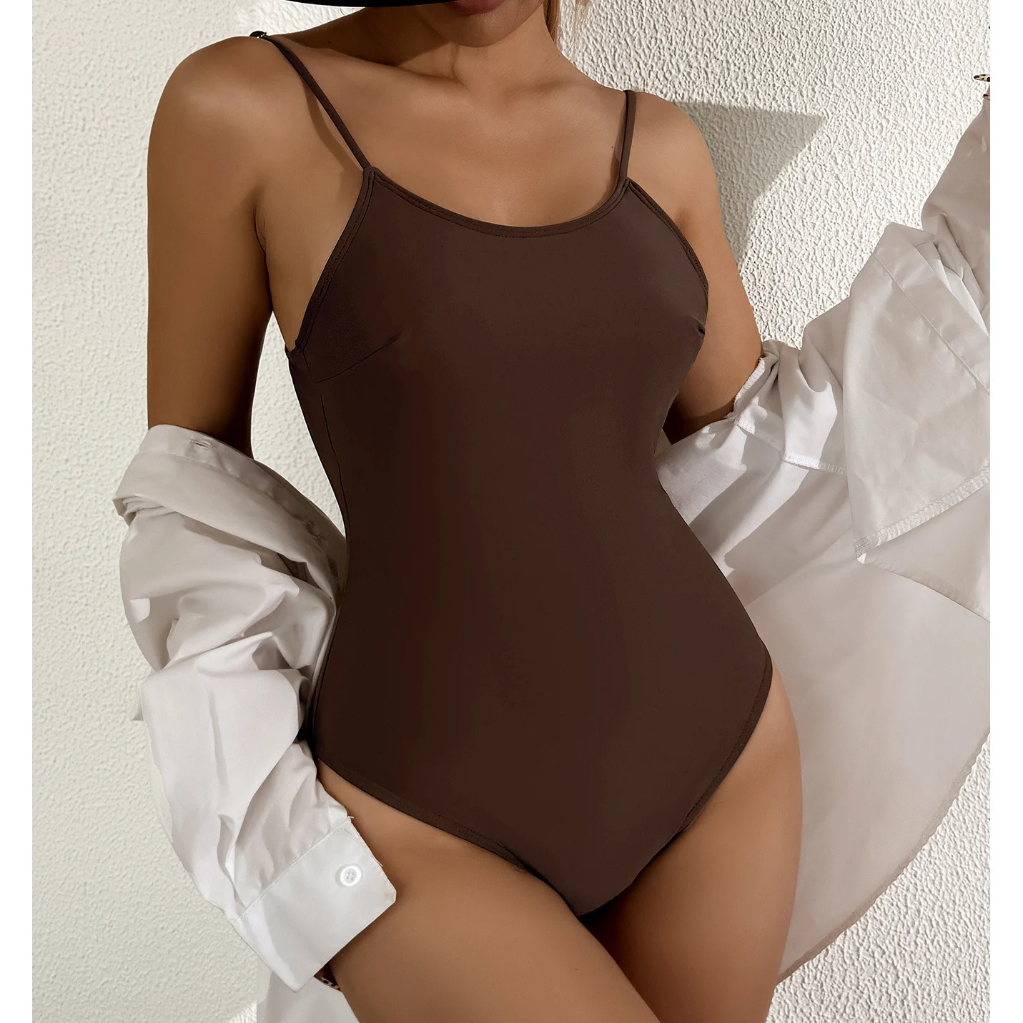 Neuer 2026 Sexy Rückenfreier Badeanzug mit Hohem Beinausschnitt für Damen, Einteiliger Badeanzug mit Polsterung, Einfarbig Kaffee, Badebekleidung V7089 – Detail 3