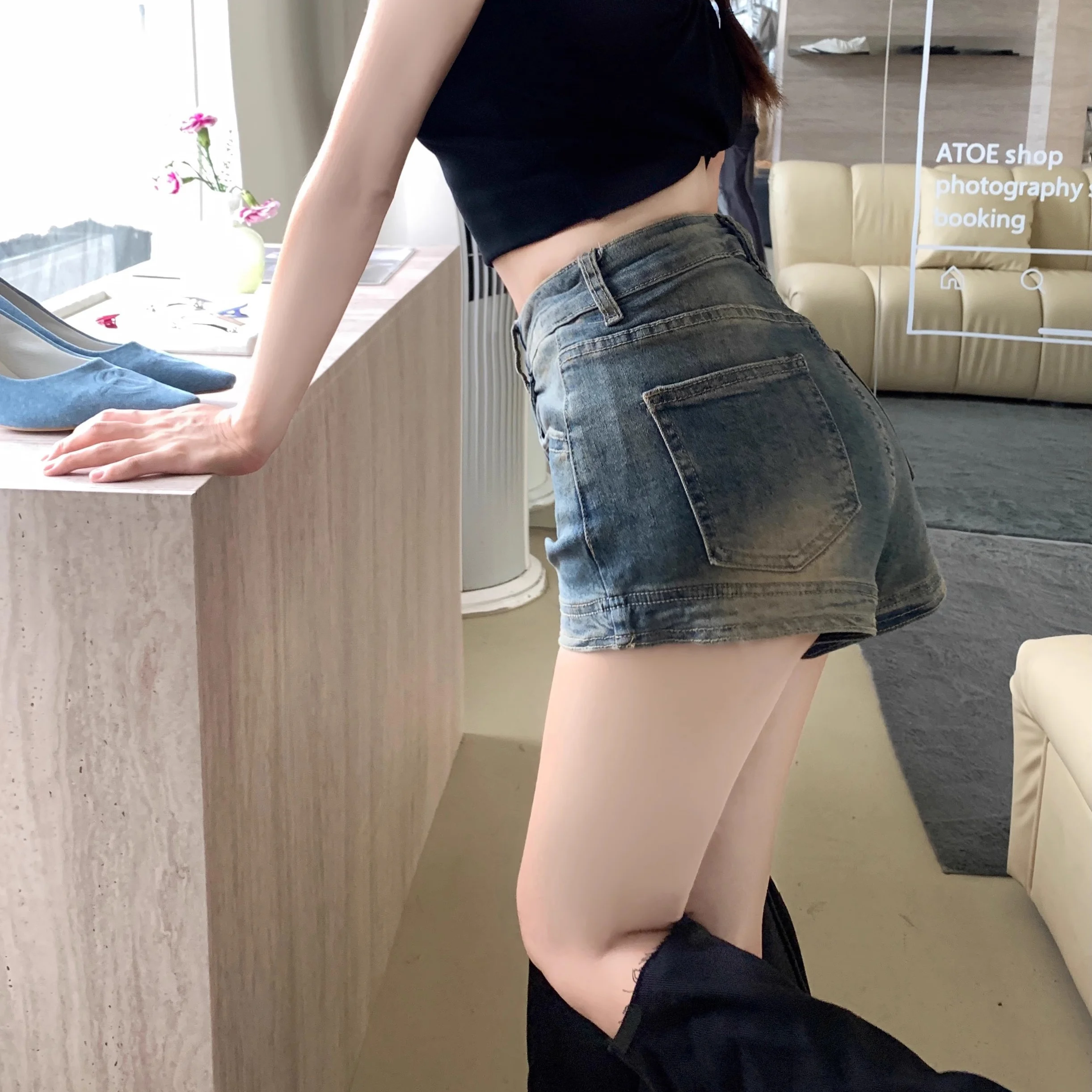 Stretch sexy hot girl do old package hip jeans shorts female 2024 spring and summer new high-waisted thin a word short hot pants