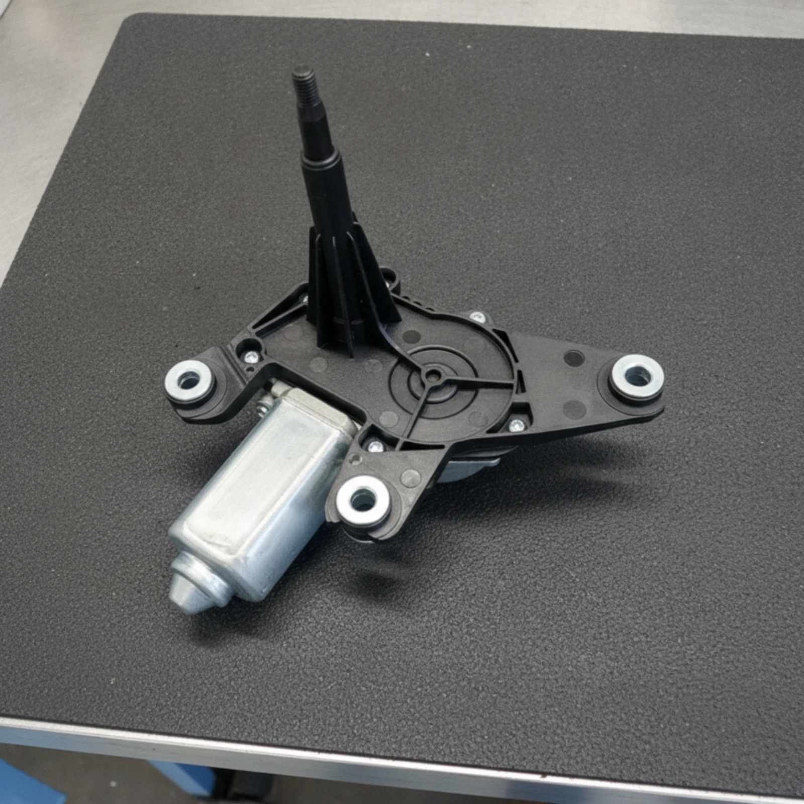 Wiper Motor with Linkage Front Windshield Wiper Motor and Linkage Assembly Auto Part Easy Installation Time-Saving for Mechanics