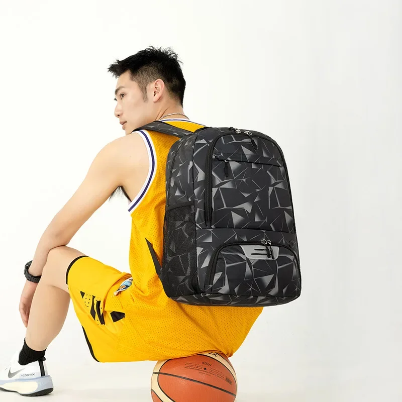 男性用の大きなバスケットボールバックパック、若い学生用のトラベルスポーツバッグ、靴ポケット付きのランドセル、ボールコンパートメント