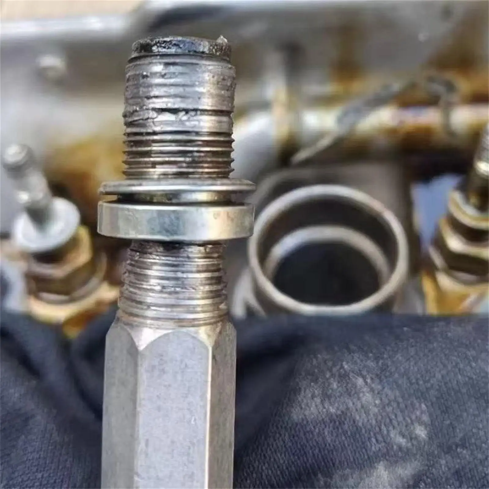 

Spark Plugs Removal Tool Spark Plugs Extractor Kit Hex Drive Double-Ended Reverse Flute Tap for Broken Plugs Removal