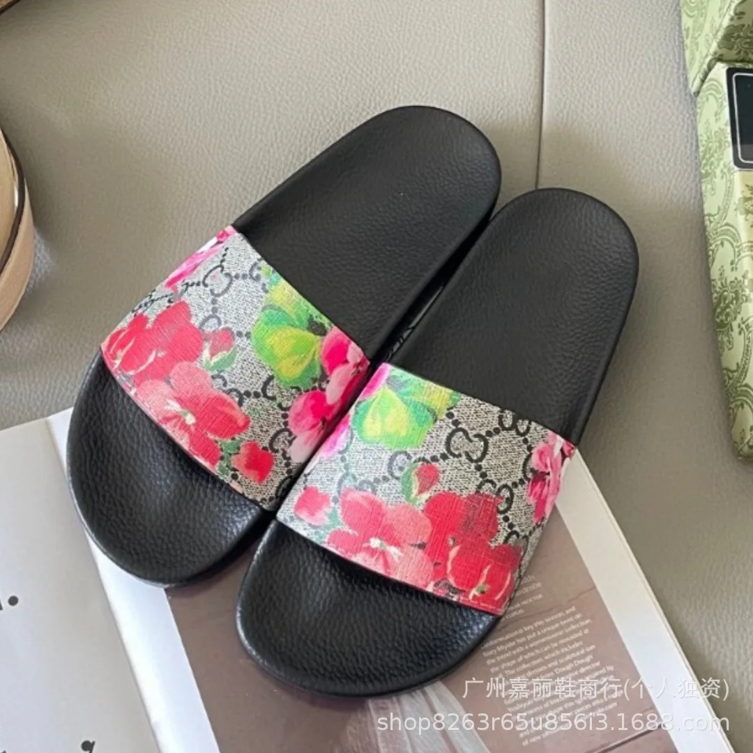 Top Sale 2026 Summer Unisex Non Slip Flat Slide Sandals Comfort Breathable Indoor Home Casual Beach Slippers For Men Women