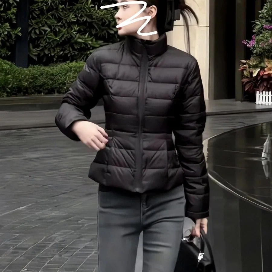 

Новая женская зимняя куртка из хлопка с воротником-стойкой, приталенная, маленького размера, теплая верхняя одежда с длинными рукавами и молнией