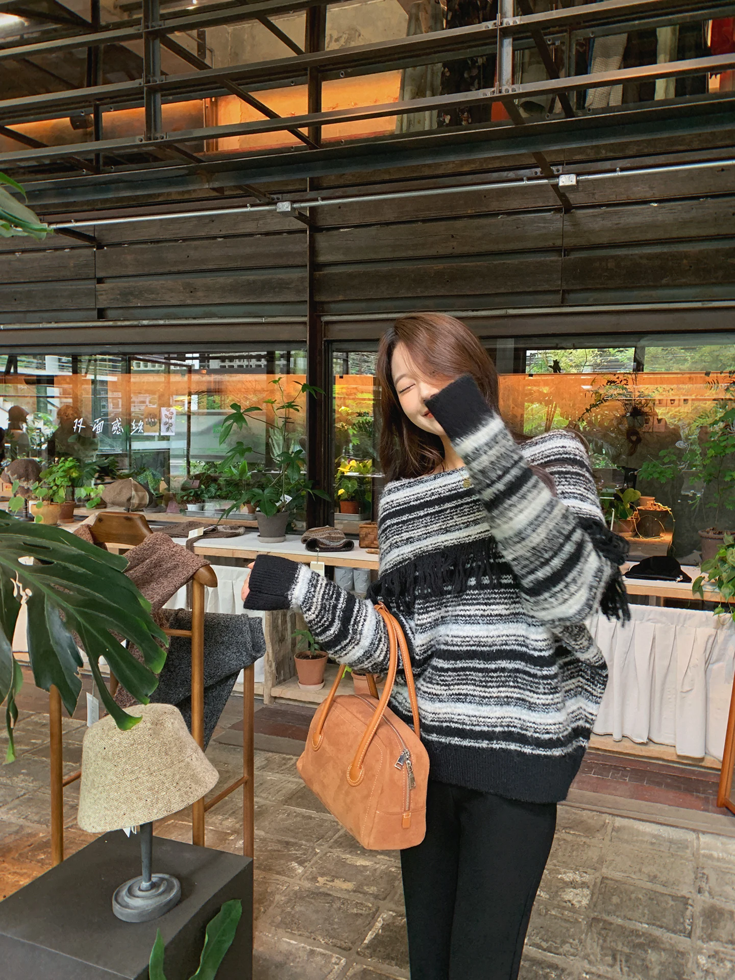 

Женский вязаный свитер Bigyu Thiened в стиле ретро с бахромой, полосатый, с открытыми плечами, свободного кроя, с длинными рукавами, весна-осень, модный топ