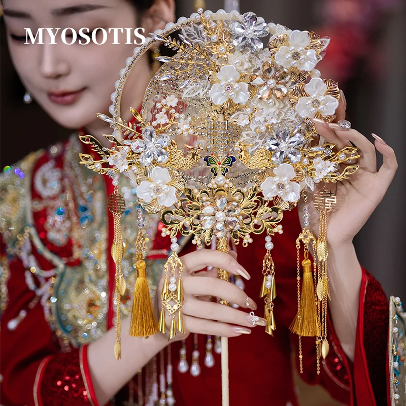 

Роскошные китайские желтые свадебные букеты, веер, цветы ручной работы, хрустальный жемчуг, веер с длинной ручкой, свадебные аксессуары