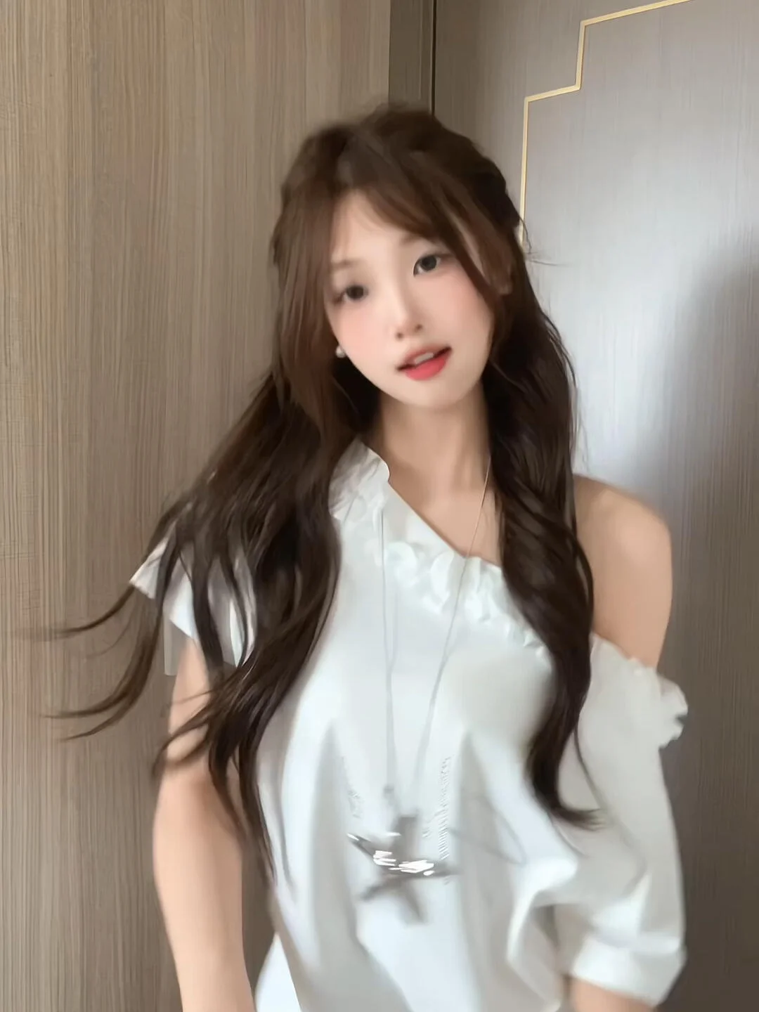 Koreaanse losse T-shirt voor dames, zomerdesign, houten print, casual top, zoet en pittig, casual stijl.