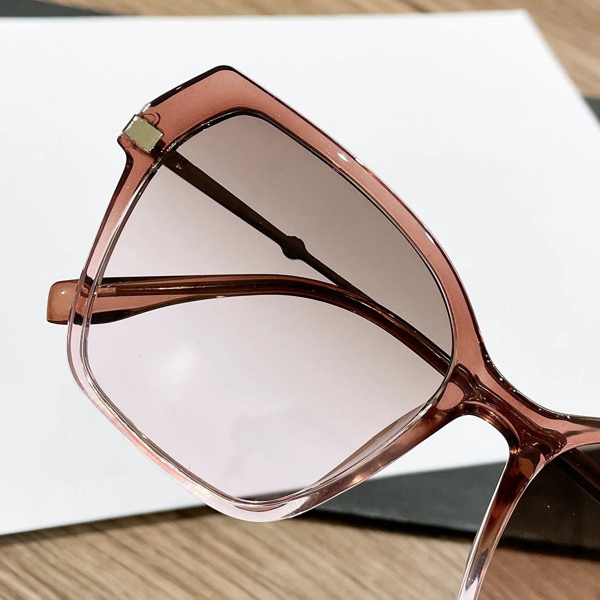 1Pc Women's Fashion Glasses New High-Quality Large Frame Square Leopard Print Retro Sunglasses Street Style Trendy Daily Outing image 2
