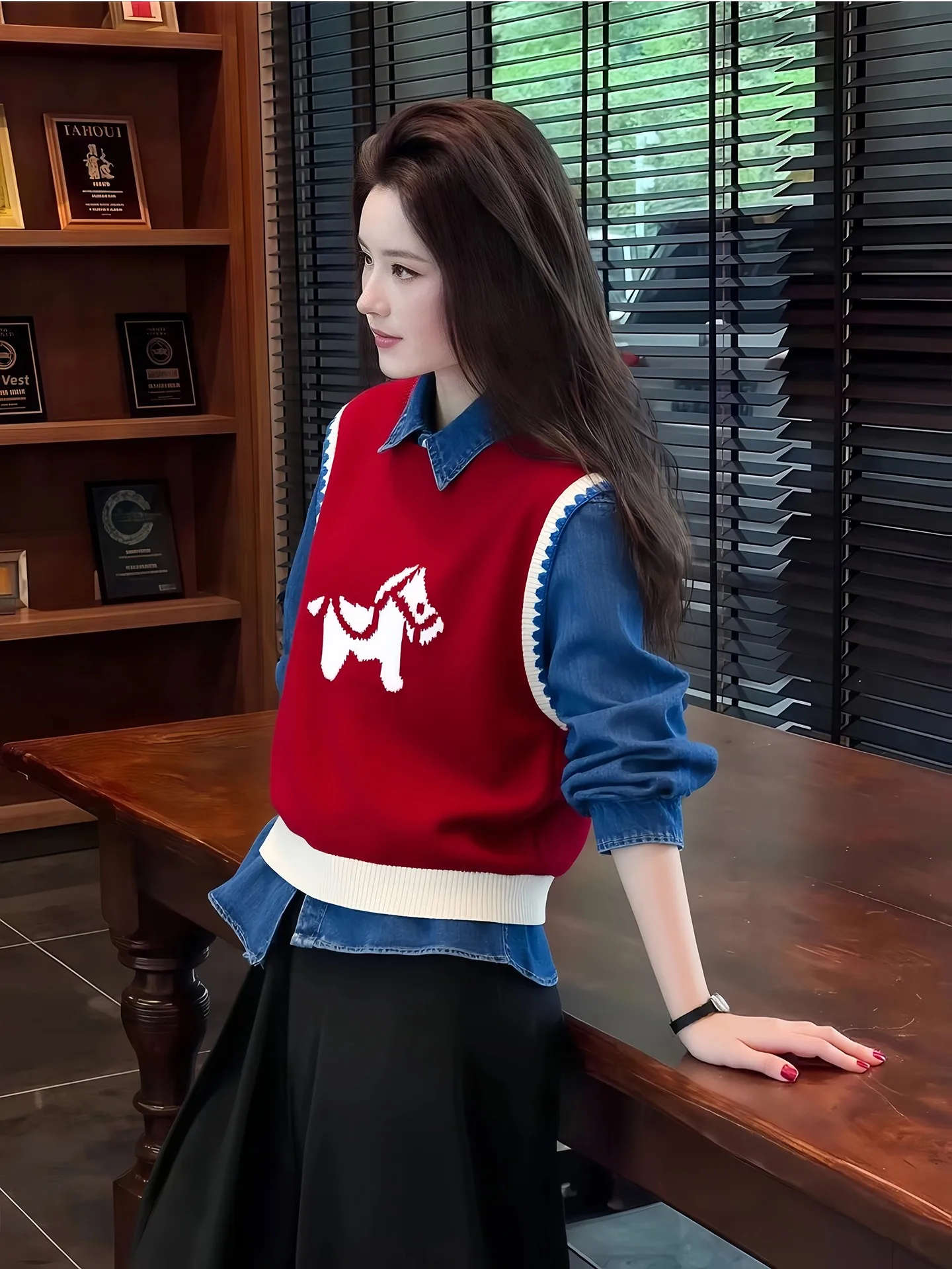 

Красный вязаный жилет для женщин, верхняя одежда для многослойных образов, тематический дизайн Cisas, красивый топ из полиэфирного волокна, для повседневной носки, укороченный фасон