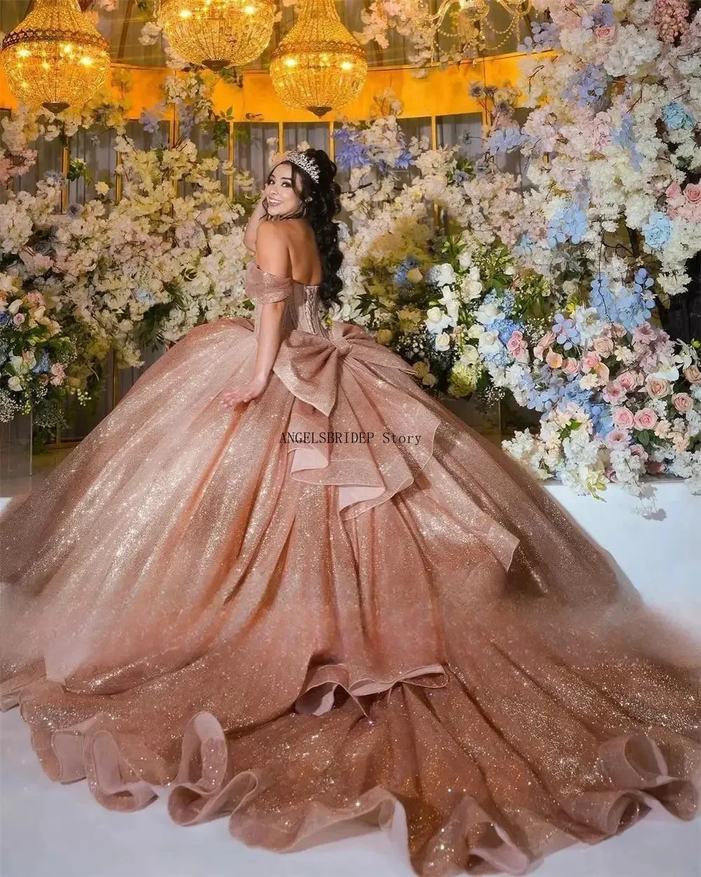 ANGELSBRIDEP Hot Rose Gold Messicano Quinceanera Dressse Cristalli Che Borda Cenerentola Dolce 16 Abito Abiti Da 15 Años Personalizzato