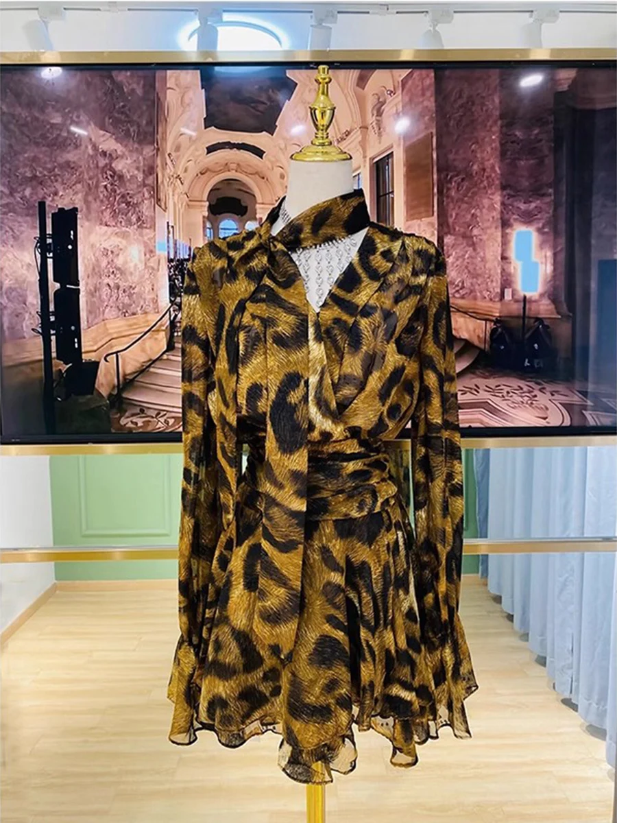 TWOTWINSTYLE ليوبارد تقسم الكشكشة طيات فساتين الموضة للنساء الخامس الرقبة طويلة الأكمام تونك المرقعة الدانتيل يصل فستان الإناث