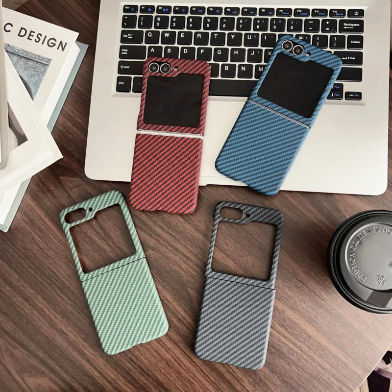 

Built-in magnetic carbon fiber suitable for SamsungFlip7Foldable Lightweight Aramid Carbon Fiber Business Phone CaseW25FlipProte