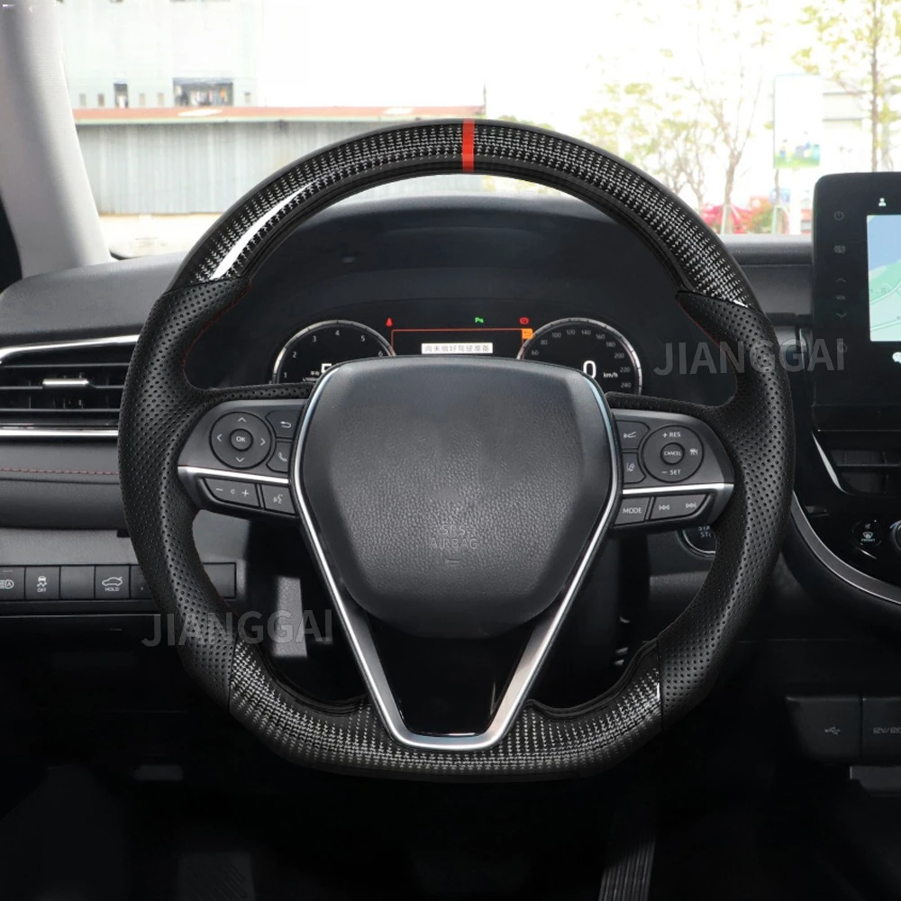 

Руль из настоящего карбона с перфорированной кожей и красной центральной линией для Toyota Camry, Corolla, RAV4 2018-2023, спортивный руль