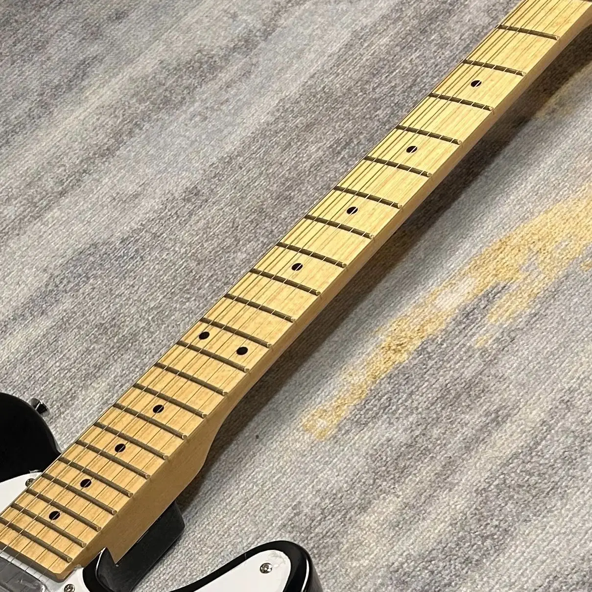 Hot Sale Electric Guitars Black Color Maple Fretboard view 4