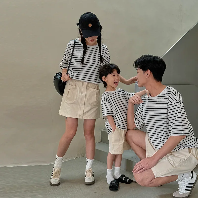 

Summer Family Clothes Mom and Girl Tops Skirts Two Piece Sets Korean Style Dad Son Matching T Shirts Shorts Outfit Kids Clothing