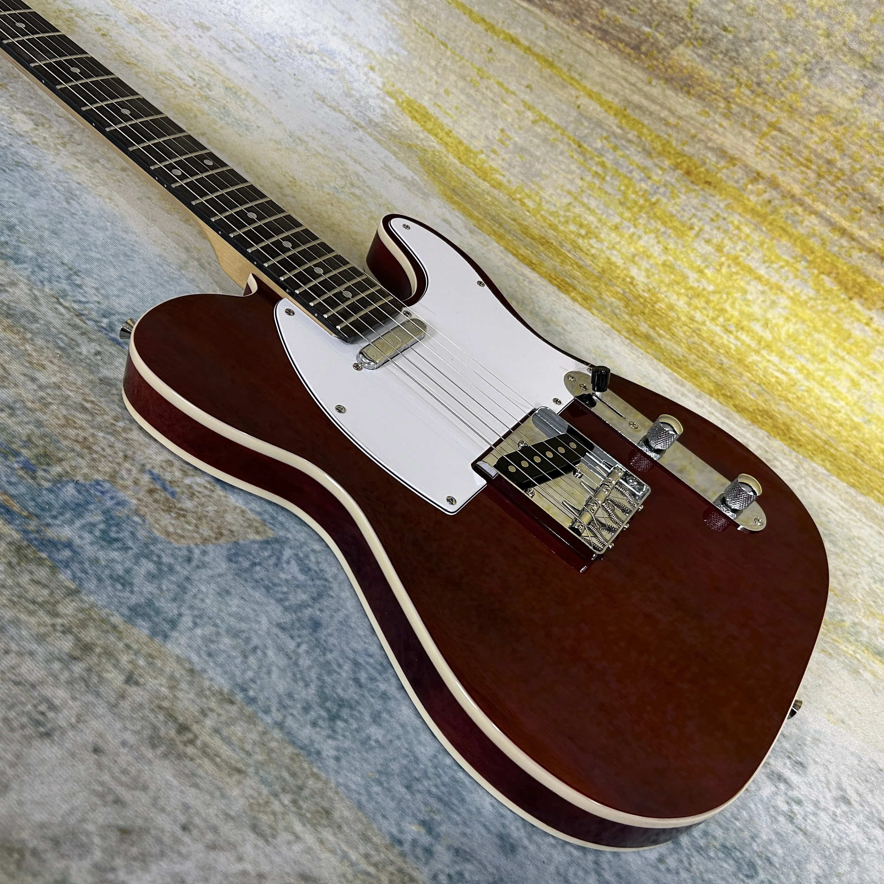 

Электрогитары Wine Red TL — 22 лада, гриф из палисандра — двойной переплет