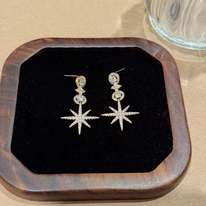 

Fashion Stud Earrings Hexagram Exquisite Super Flash Earrings Light Luxury High-end Star Stud Earrings
