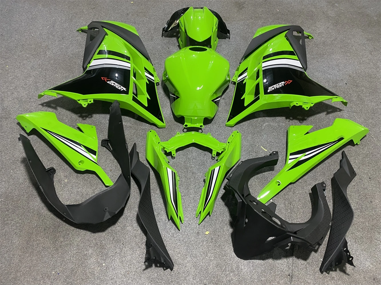 Motorcycle fairing for Ninja 250 Ninja 300 13 14 15 16 17 years ZX250 EX300 2013 2014 2015 2016 2017 Body fairing Green black